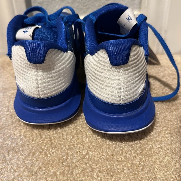 Size 5 blue Nike shoes - Picture 5 of 6